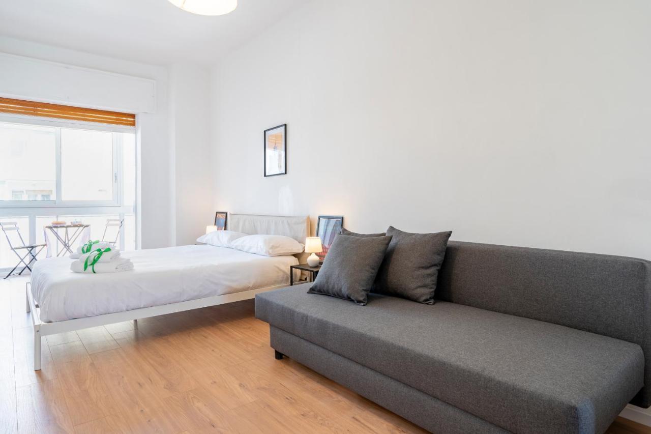 Central & Elegant Loft - With Balcony Бари Экстерьер фото