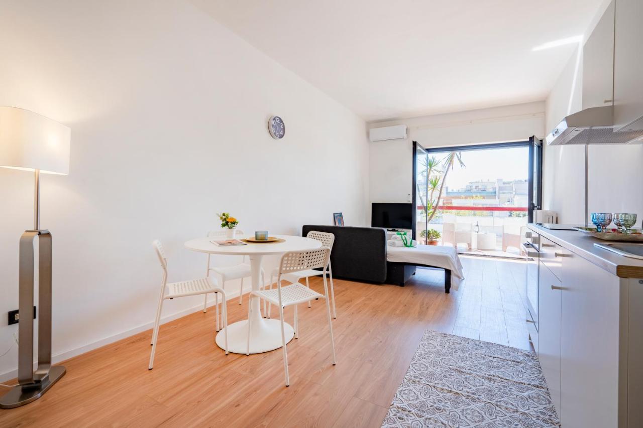 Central & Elegant Loft - With Balcony Бари Экстерьер фото