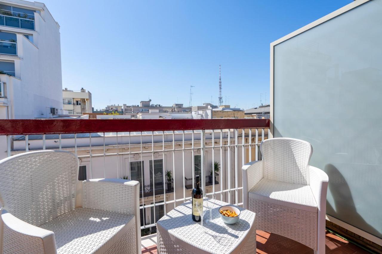 Central & Elegant Loft - With Balcony Бари Экстерьер фото